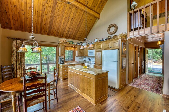 Building Photo - 402 Wilderness Dr