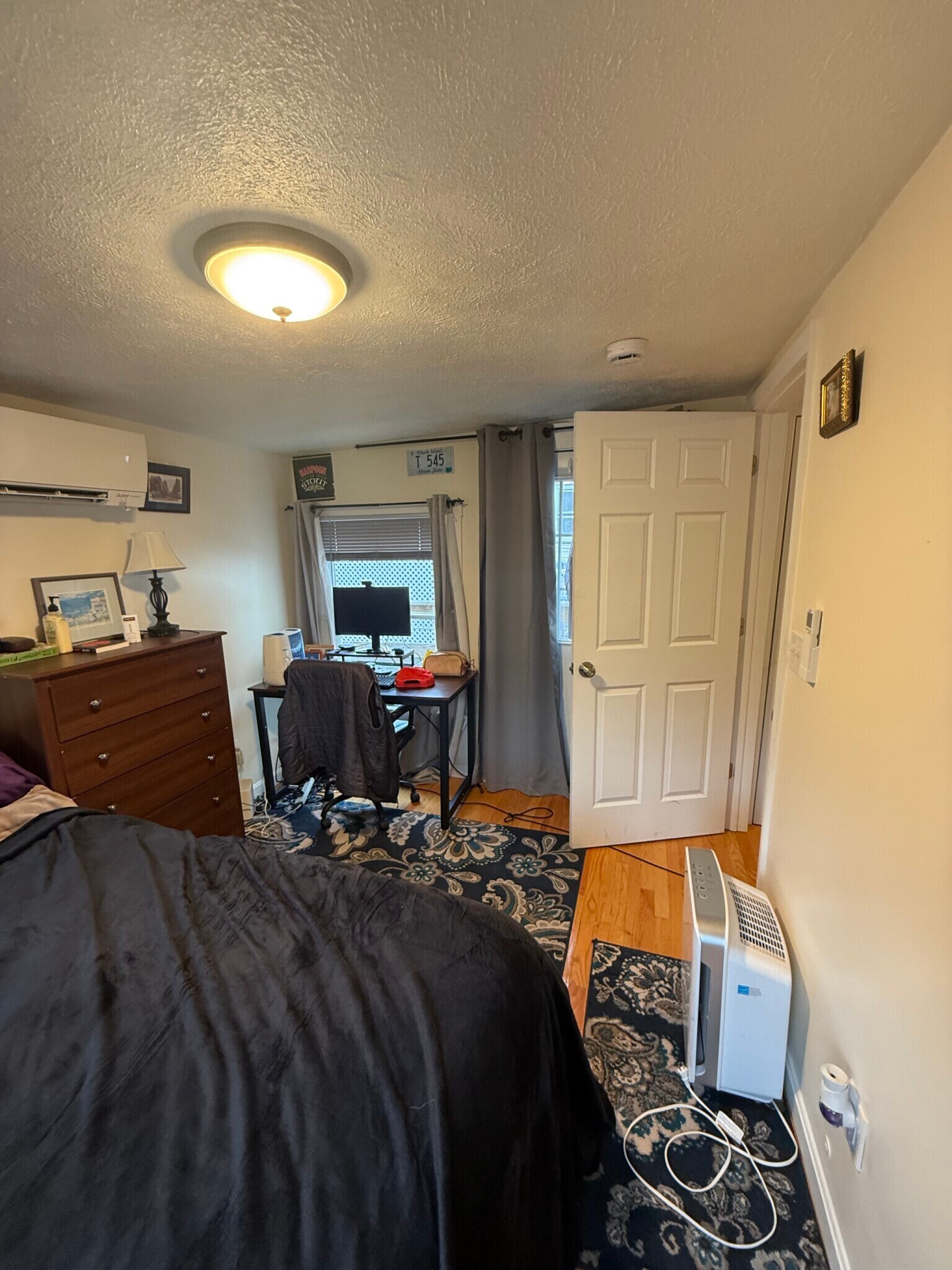 Building Photo - 518 E 3rd St