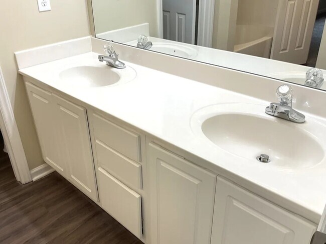 Building Photo - 73 Cross Ridge Dr