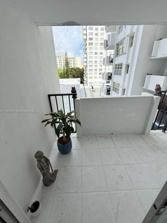 Building Photo - 2750 NE 183rd St