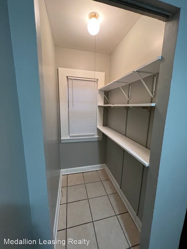 Building Photo - 4 br, 2 bath House - 7312 S Oakley Ave