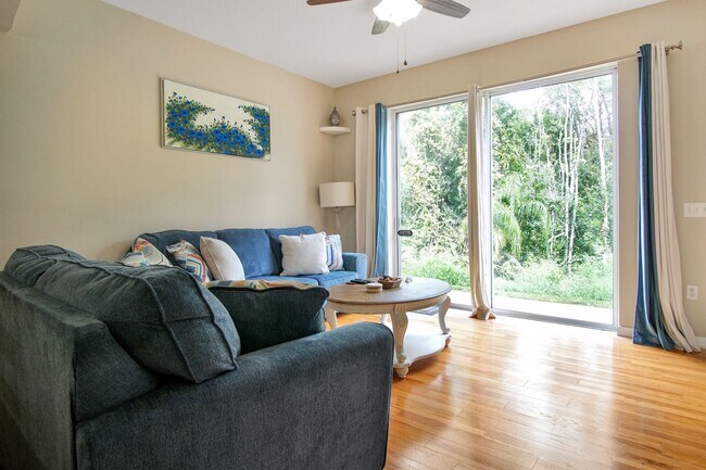 Building Photo - Modern 3-Bedroom, 2-Bath Townhouse near Ch...