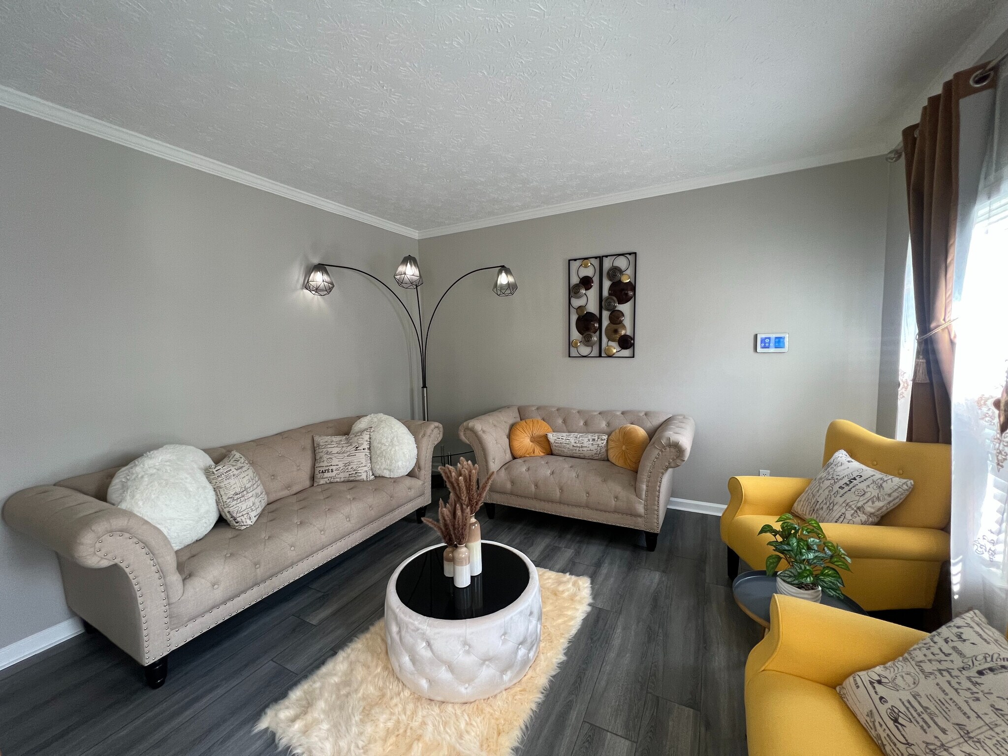 Building Photo - Room in Single Family Home on Woodstone Dr