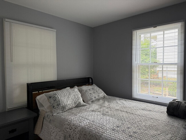 Building Photo - 501 N Dickson St