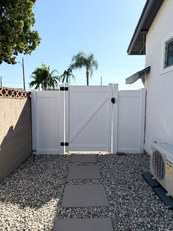 Building Photo - 7141 El Verano Dr