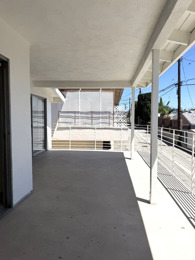 Building Photo - 116 N Western Ave