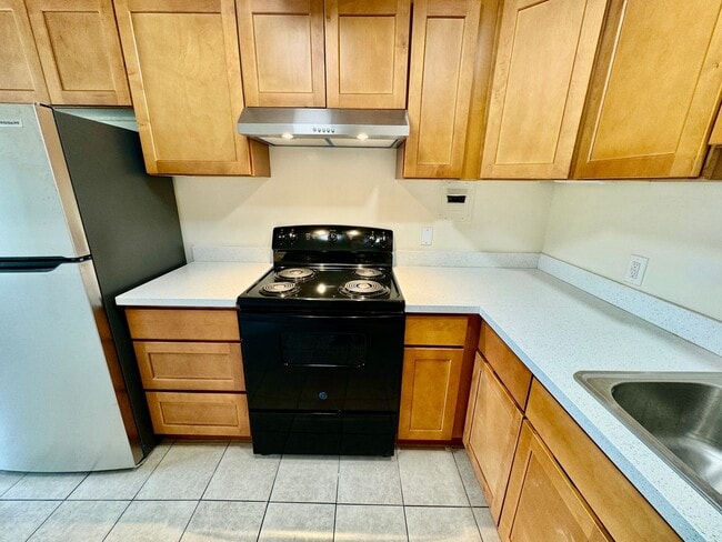 Building Photo - Ground Floor 1 Bed/1Bath Apartment in El Cerrito - Remodeled with 1 Parking Space Included