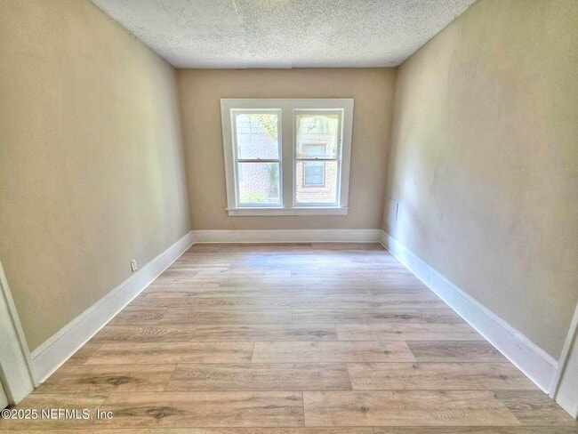 Building Photo - 213 W 24th St