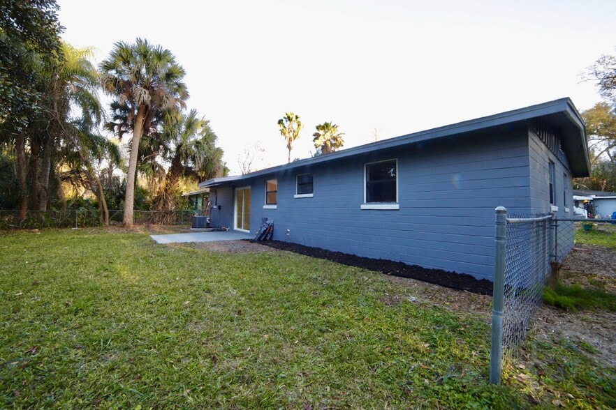 Back Yard - 113 Astor St