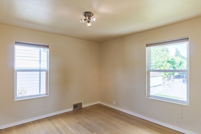 Building Photo - 3Bd/2Ba Seattle Home