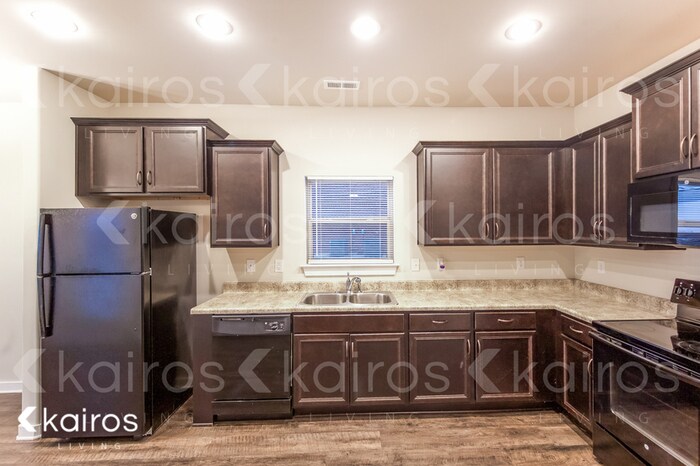 Building Photo - 26186 Valley Ridge Rd