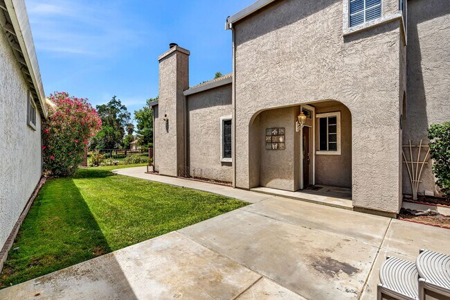 Building Photo - 2451 Cherry Hills Dr