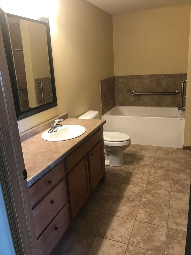 Building Photo - 5557-5559 Cyndi Court