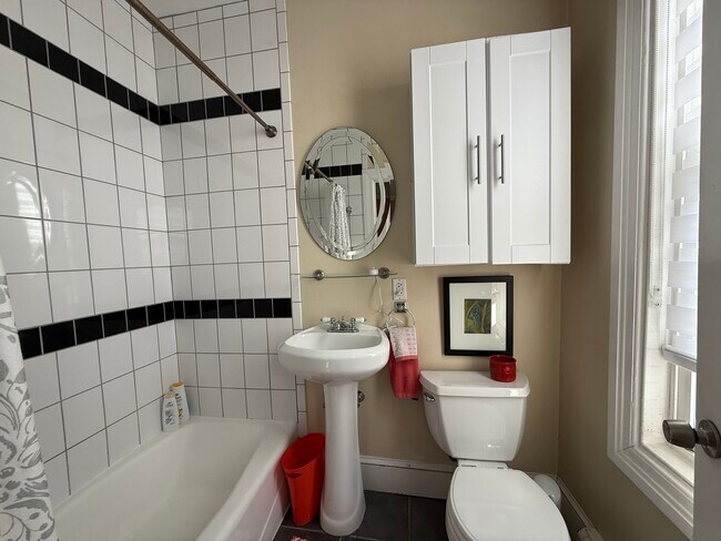 Building Photo - 3 Howard St