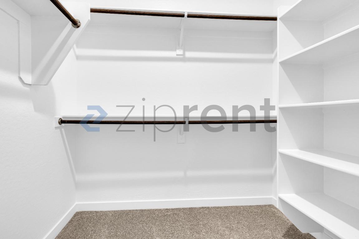 Building Photo - Unit