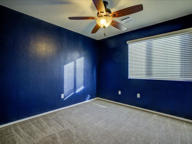 Building Photo - PROMO 1/2 OFF FIRST MONTH'S RENT!!*