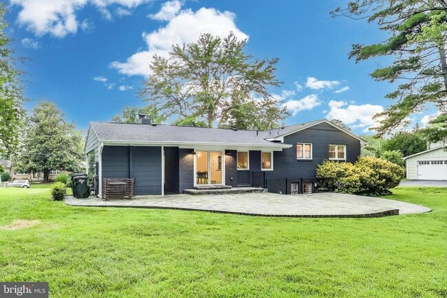 Building Photo - 4422 Neptune Dr