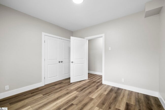 Building Photo - 2811 Locust Hill Rd