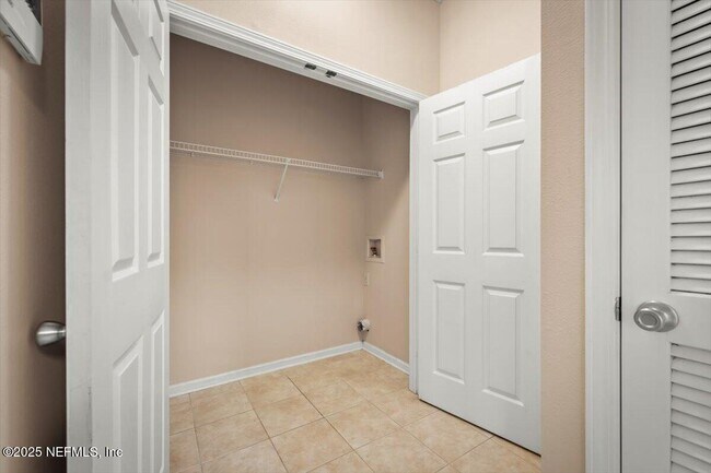 Building Photo - 7990 Baymeadows Cir E
