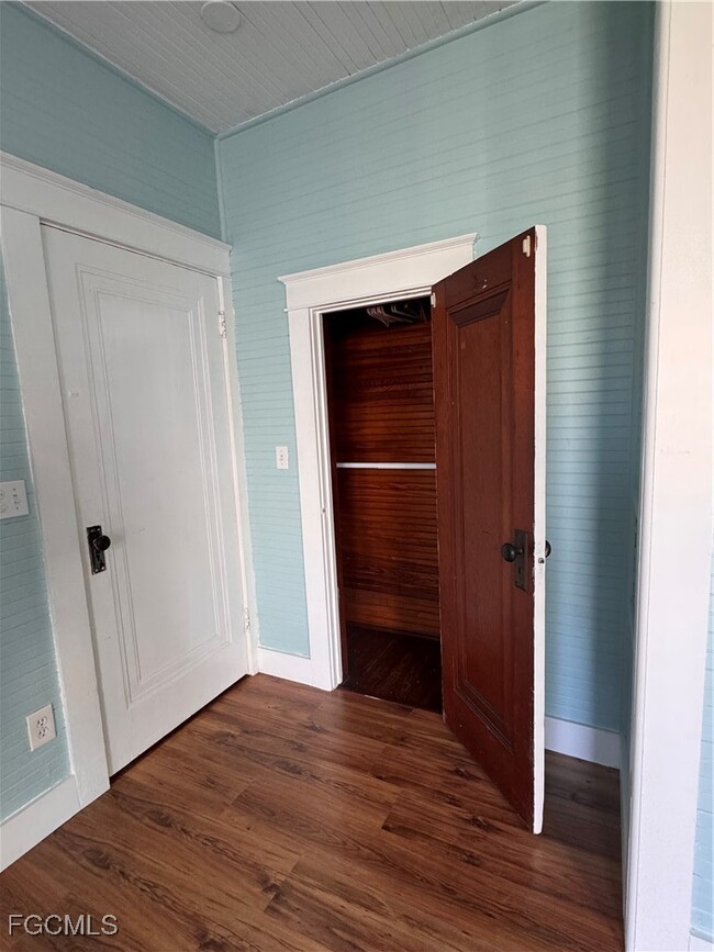 Building Photo - 1618 Woodford Ave