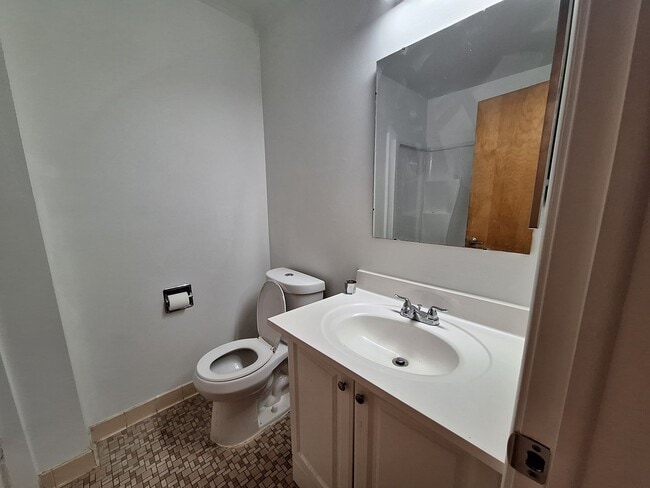 Building Photo - 3 bedroom home in Southfield with sprawlin...