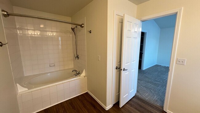 Building Photo - 3 Bed, 2.5 Bath - Beautiful Mountain Views - Close to JBER!