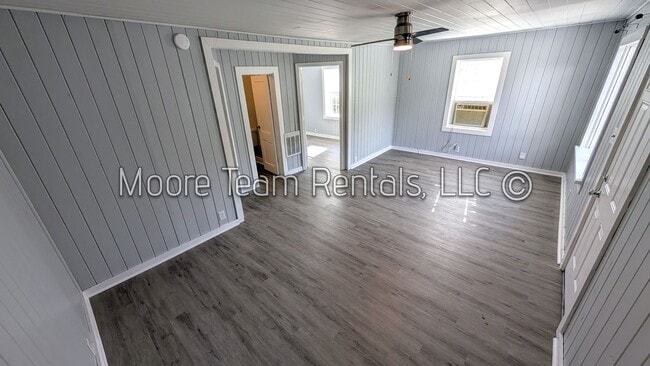 Building Photo - Cozy 1-Bed, 1-Bath Home w/ Laundry Hookups!