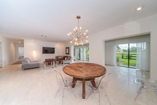 Building Photo - 11397 Pond View Dr