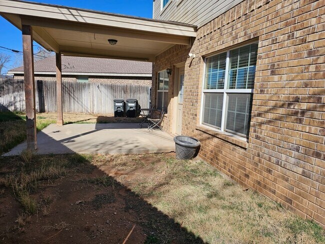 Building Photo - 607 NE Ave E Pl