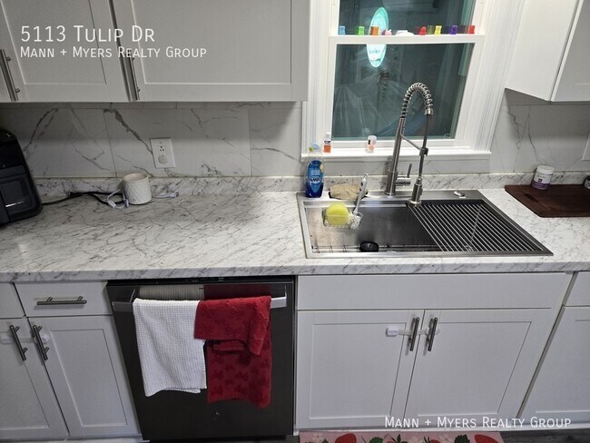 Building Photo - 5113 Tulip Dr