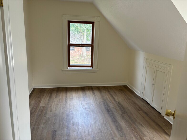 Building Photo - 1310 Stanley St