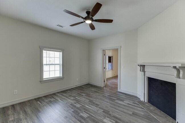 Building Photo - 1051 Gage Dr