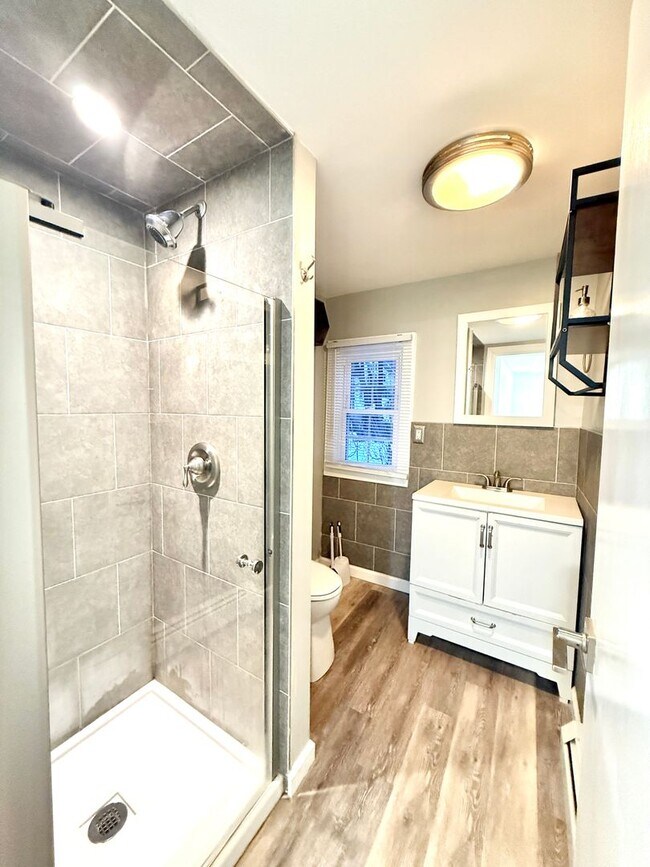 Building Photo - Walk to the Waterfront!|2BR Single-Family with Private Yard!