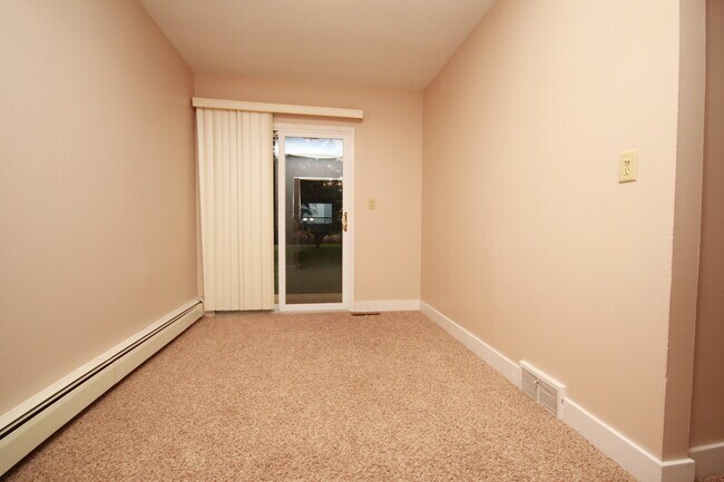 Building Photo - Updated home on 1 acre lot