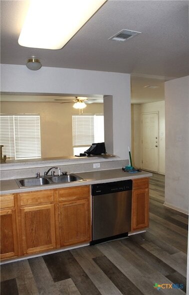 Building Photo - 415 E 4th Ave