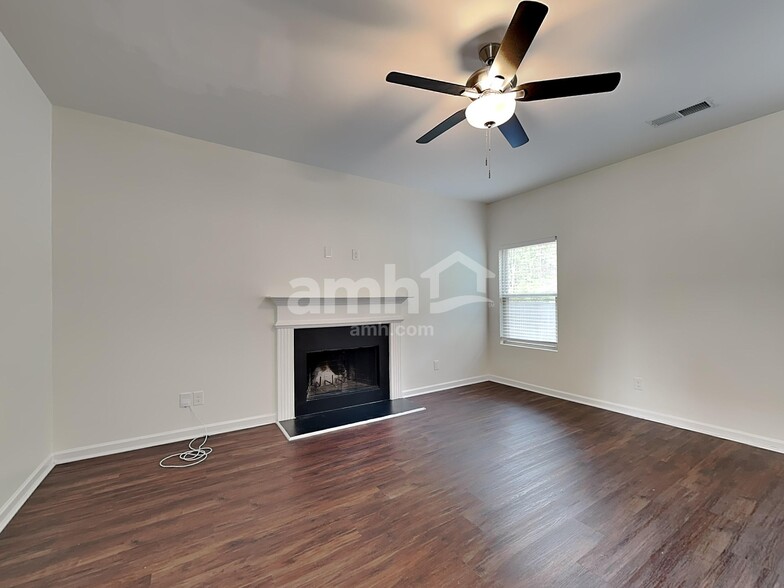 Building Photo - 351 Shady Glen