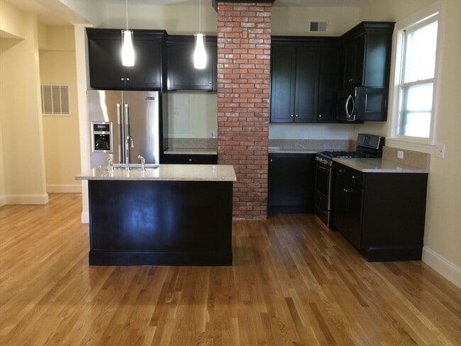 Building Photo - 34 Juniper St