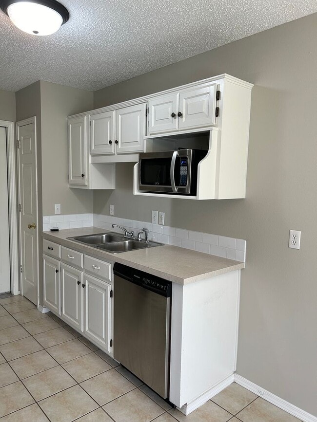 Building Photo - 1474 Timberline Dr
