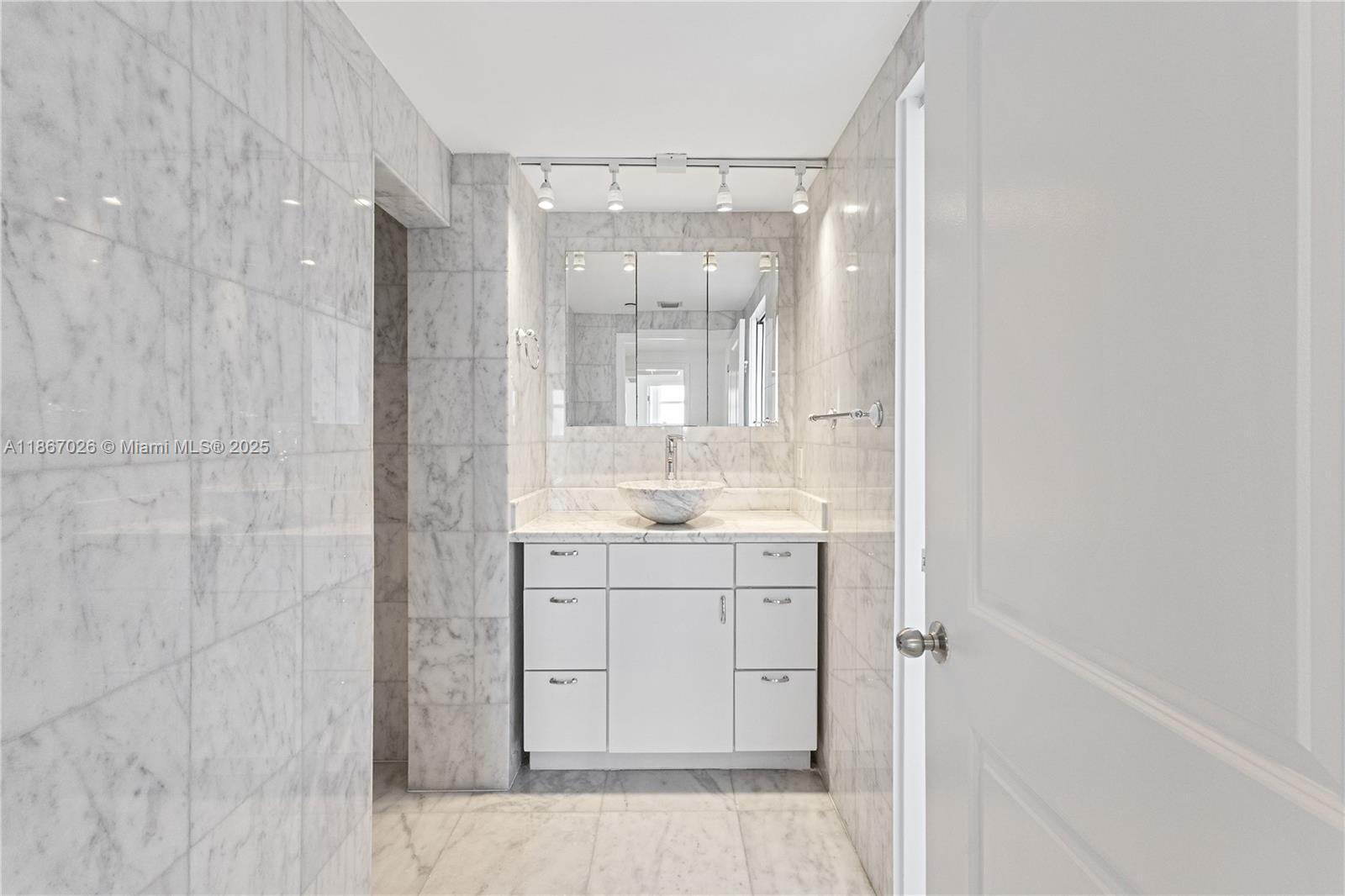 Building Photo - 1250 S Miami Ave