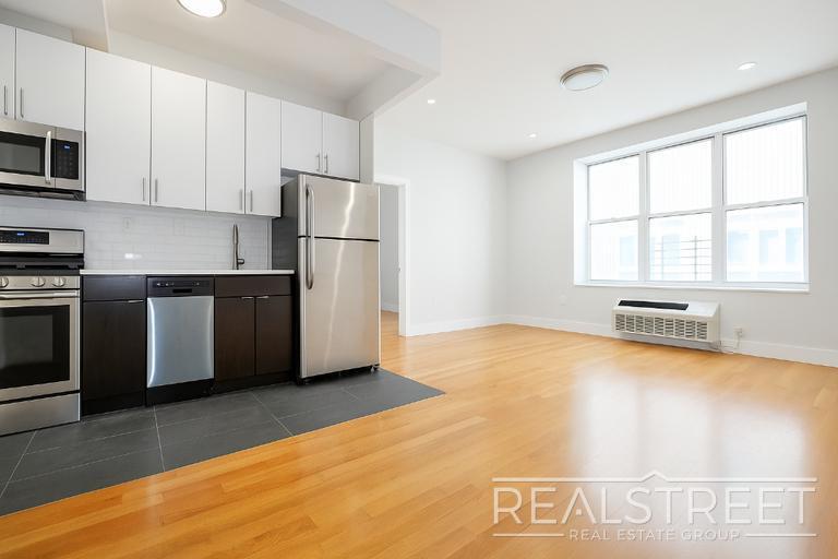 Building Photo - LUXURY 2 Bed in Queens!