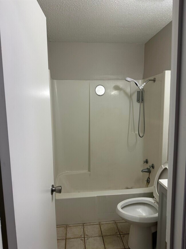 Building Photo - 2209 Gibbs Dr