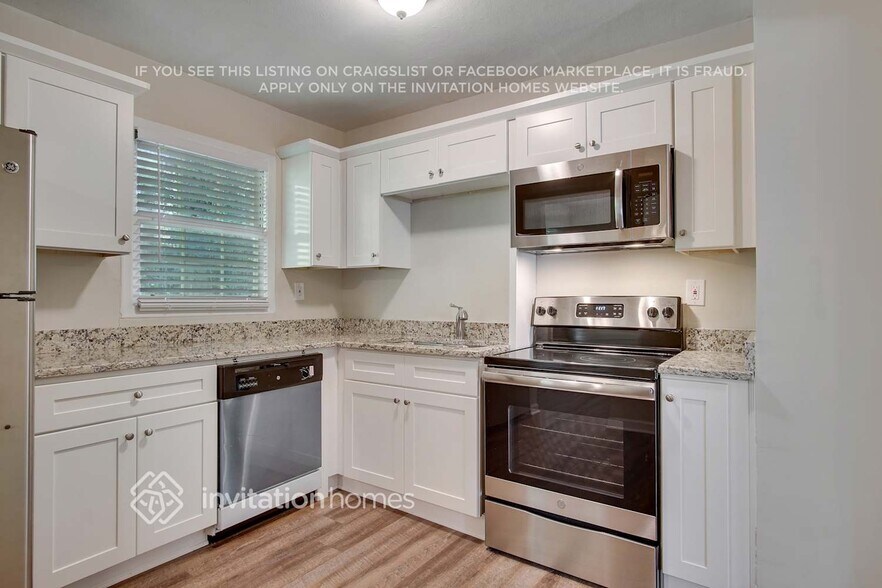 Building Photo - 4424 Malibu Dr