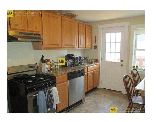 Building Photo - 266 Gold St