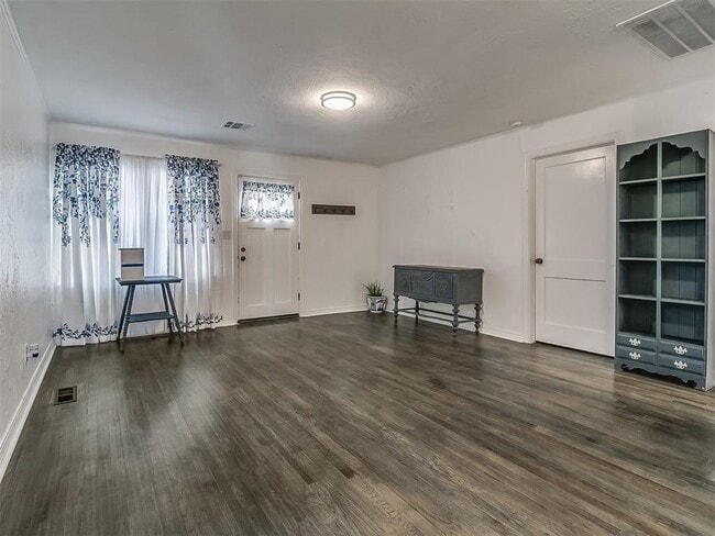 Building Photo - 621 N 16th St