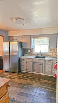 Building Photo - 225 Monhagen Ave