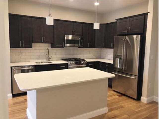 Primary Photo - 169 W Broadway