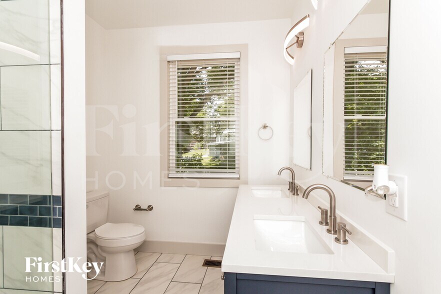 Building Photo - 81 May St