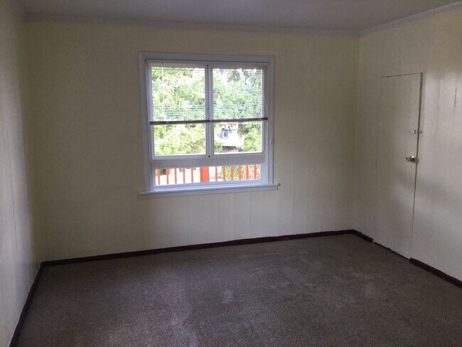 Building Photo - 801 Pecks Dr