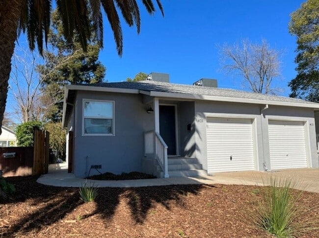Primary Photo - Beautiful Duplex Home near UC Davis Medica...