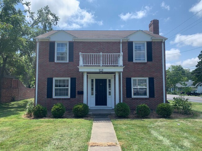 Building Photo - 918 W Stewart Rd